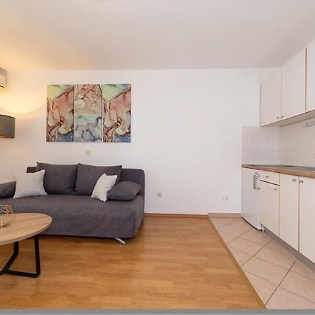 Ivmalu Apartments Tučepi Εξωτερικό φωτογραφία