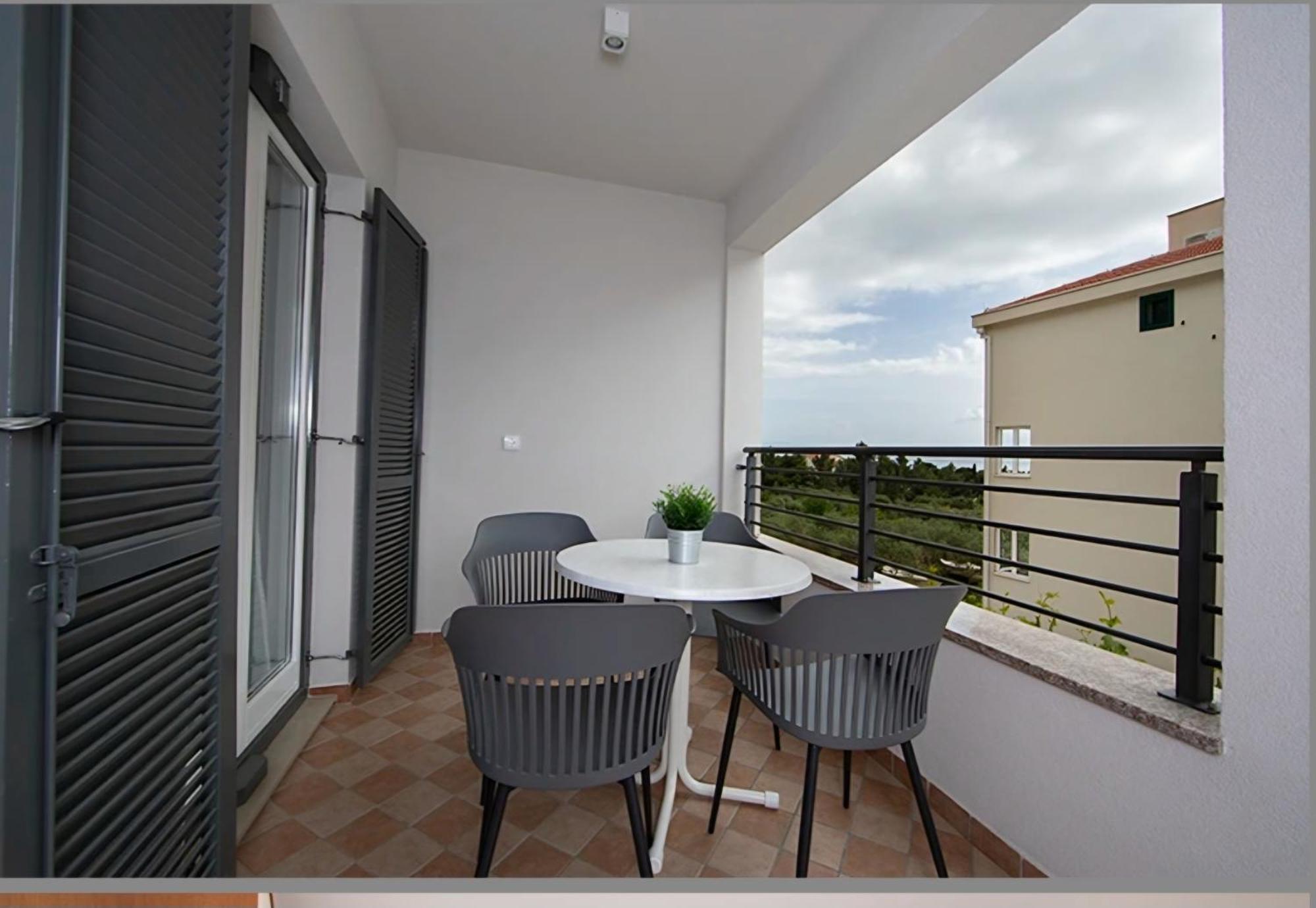 Ivmalu Apartments Tučepi Εξωτερικό φωτογραφία